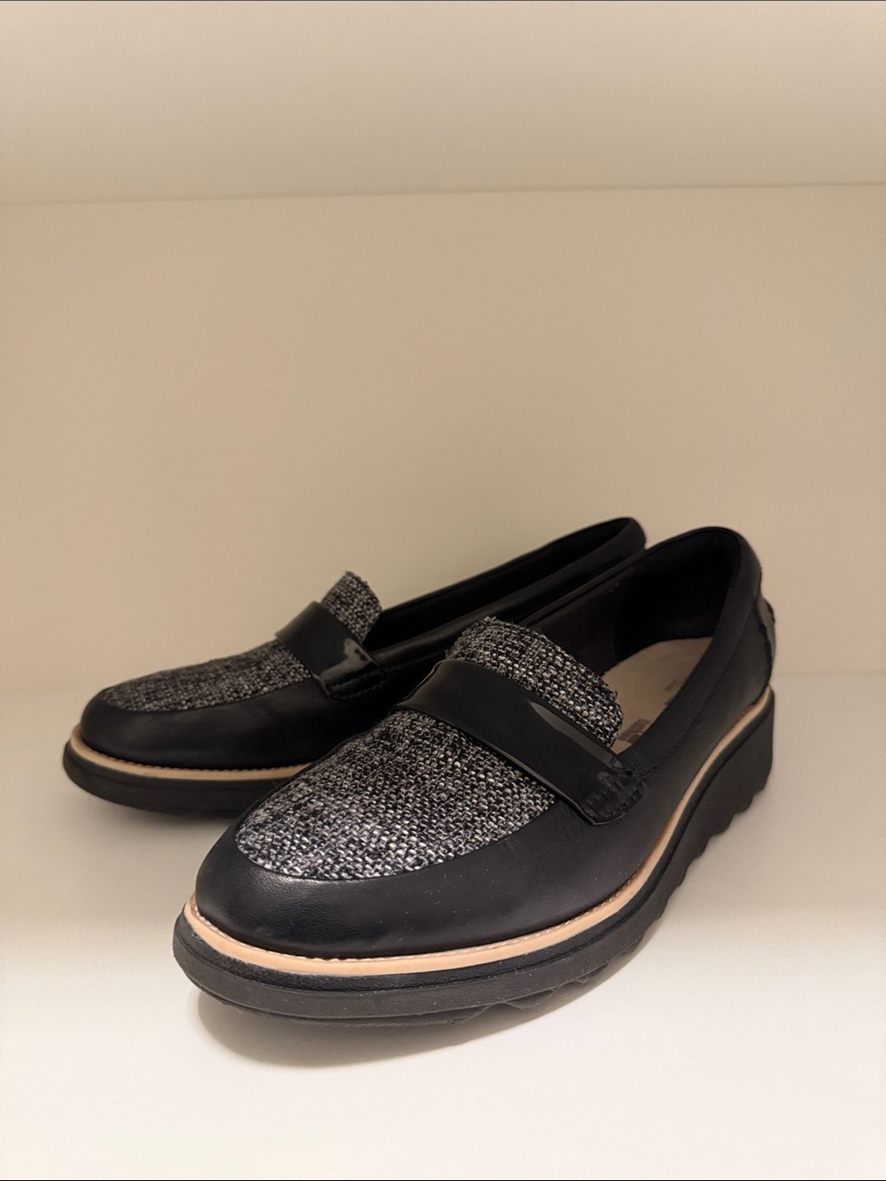 Women’s Clarks Soft Cushion Loafers | 9